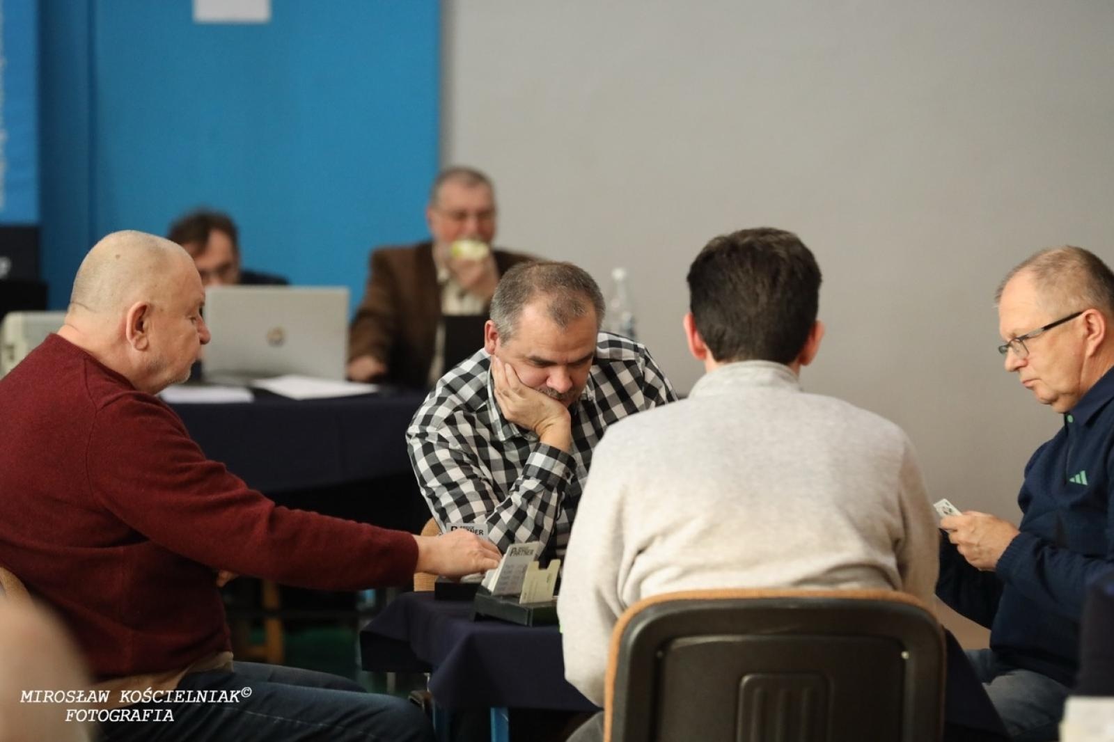 Zdjęcie w galerii na portalu naszraciborz.pl: Brydżyści na Święto Niepodległości. X Turniej Pamięci E. Olbrota i L. Przygody wiadomości z regionu