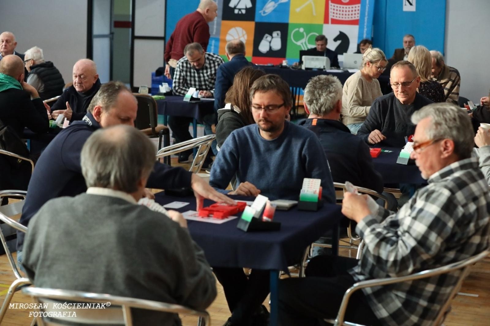 Zdjęcie w galerii na portalu naszraciborz.pl: Brydżyści na Święto Niepodległości. X Turniej Pamięci E. Olbrota i L. Przygody wiadomości z regionu