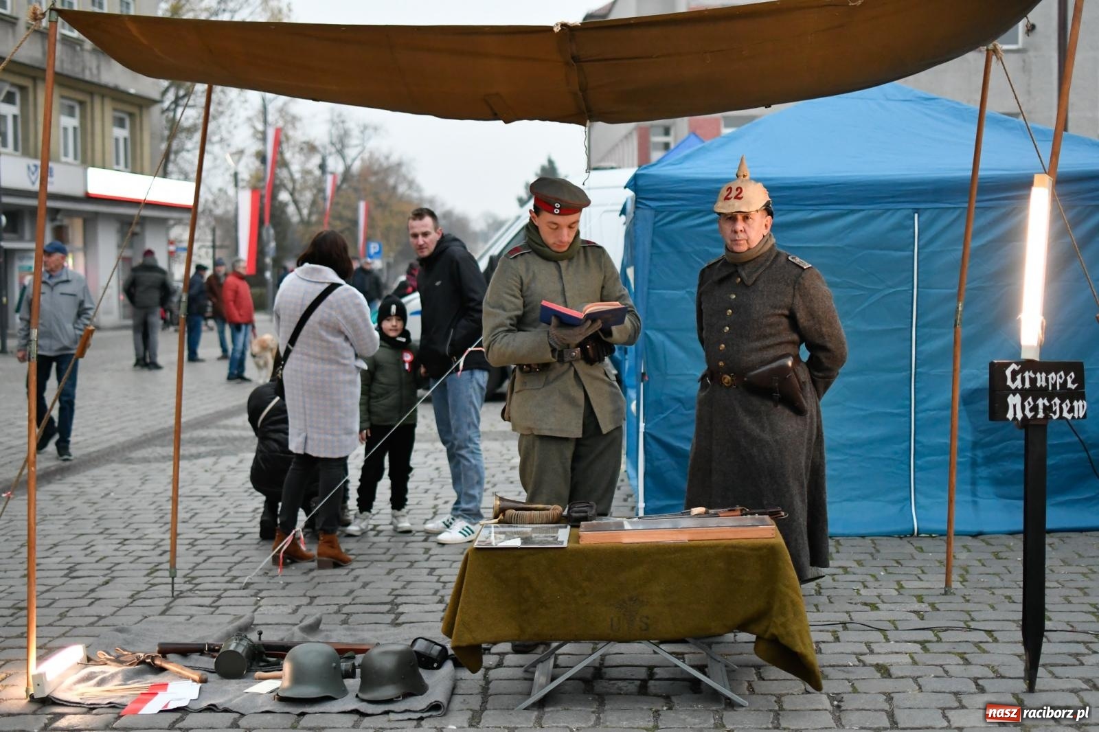 Zdjęcie w galerii na portalu naszraciborz.pl: Piknik Niepodległa na raciborskim rynku zgromadził tłumy mieszkańców wiadomości z regionu