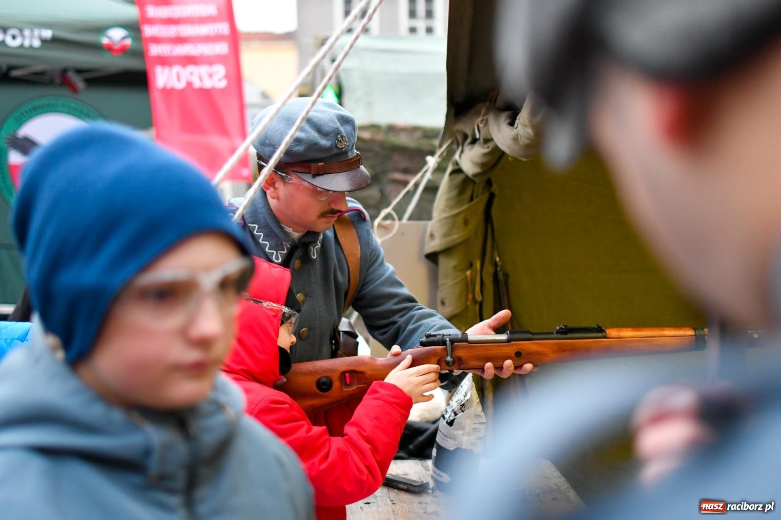 Zdjęcie w galerii na portalu naszraciborz.pl: Piknik Niepodległa na raciborskim rynku zgromadził tłumy mieszkańców wiadomości z regionu