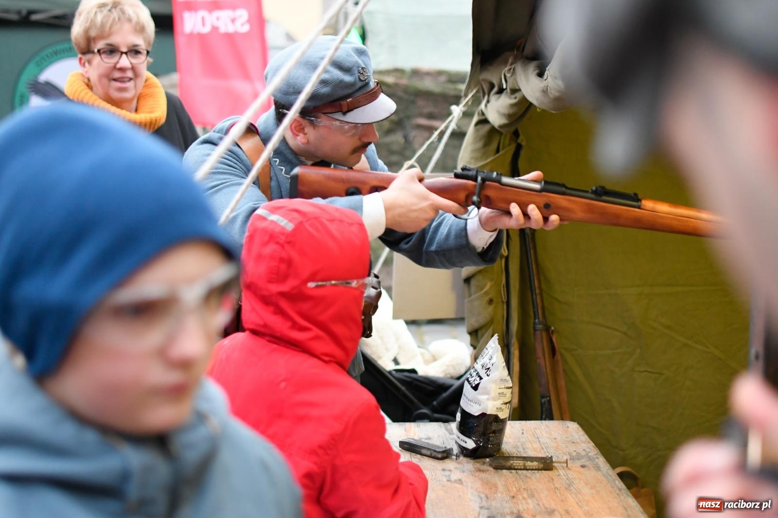 Zdjęcie w galerii na portalu naszraciborz.pl: Piknik Niepodległa na raciborskim rynku zgromadził tłumy mieszkańców wiadomości z regionu
