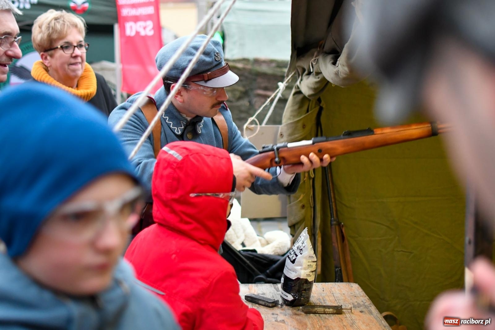Zdjęcie w galerii na portalu naszraciborz.pl: Piknik Niepodległa na raciborskim rynku zgromadził tłumy mieszkańców wiadomości z regionu