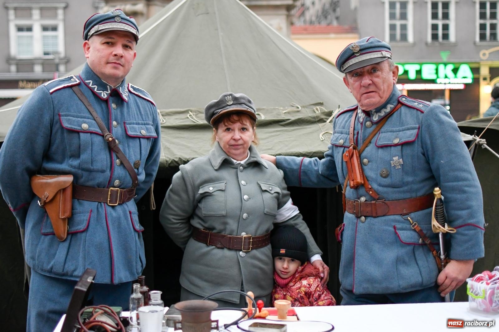 Zdjęcie w galerii na portalu naszraciborz.pl: Piknik Niepodległa na raciborskim rynku zgromadził tłumy mieszkańców wiadomości z regionu