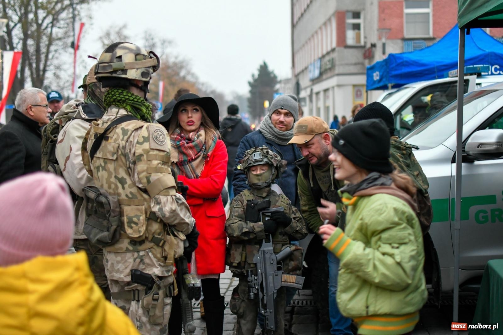 Zdjęcie w galerii na portalu naszraciborz.pl: Piknik Niepodległa na raciborskim rynku zgromadził tłumy mieszkańców wiadomości z regionu