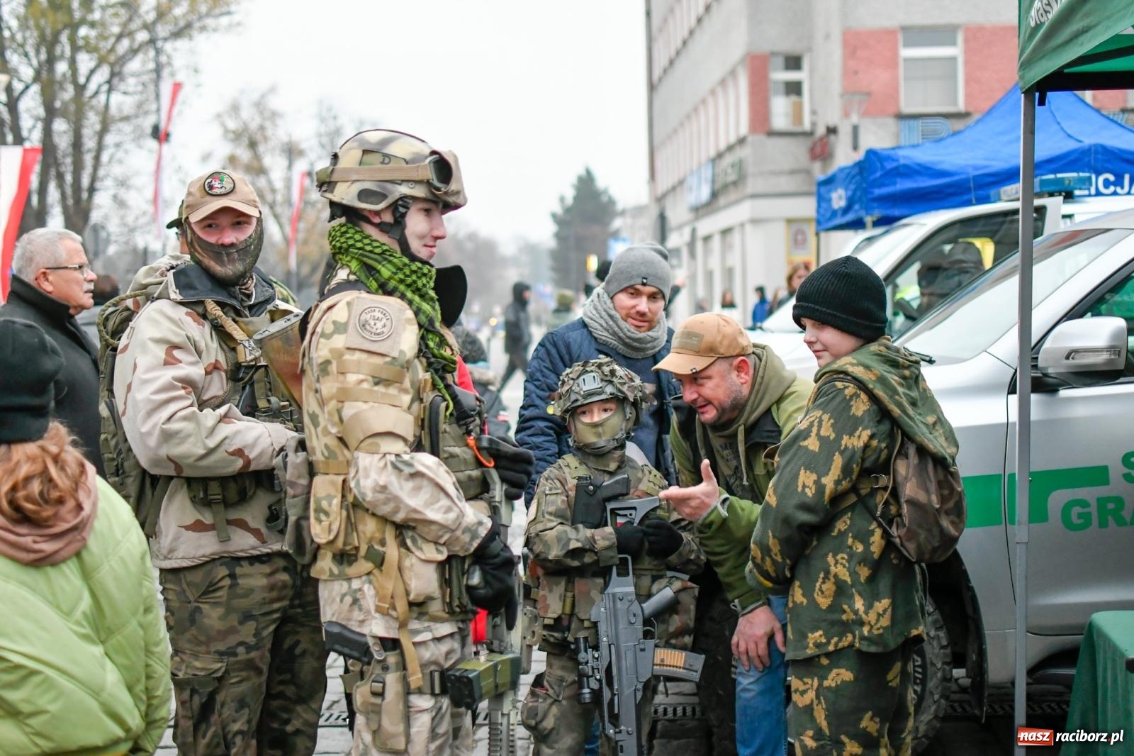 Zdjęcie w galerii na portalu naszraciborz.pl: Piknik Niepodległa na raciborskim rynku zgromadził tłumy mieszkańców wiadomości z regionu