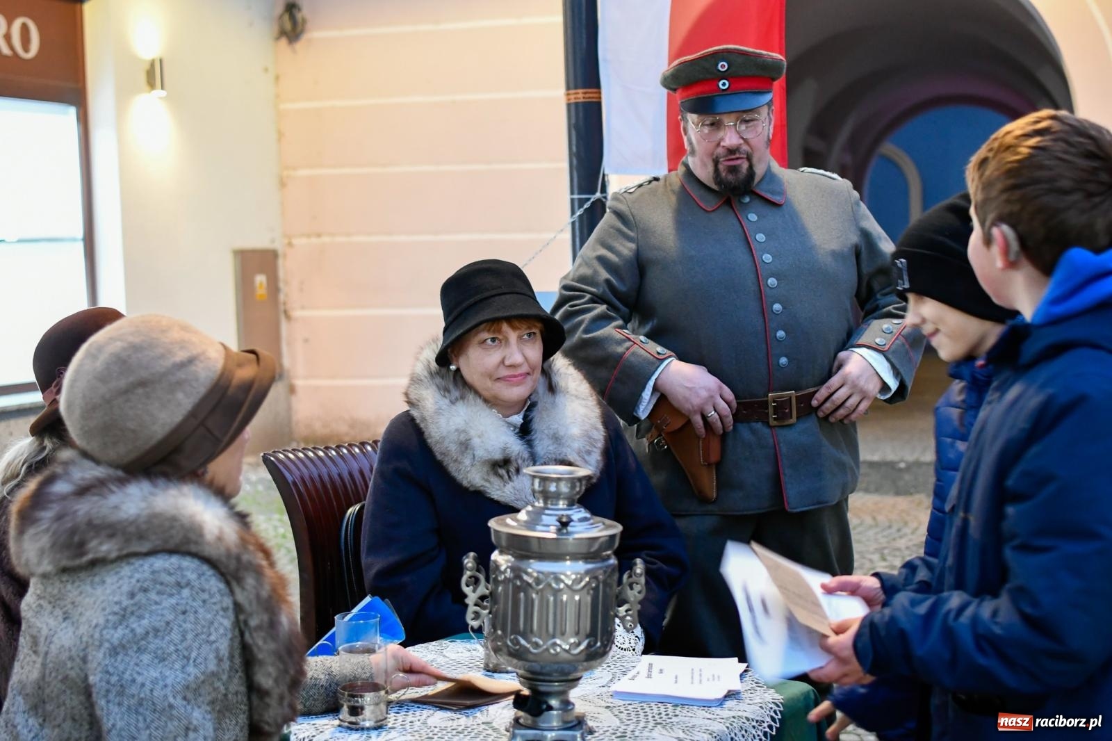 Zdjęcie w galerii na portalu naszraciborz.pl: Piknik Niepodległa na raciborskim rynku zgromadził tłumy mieszkańców wiadomości z regionu