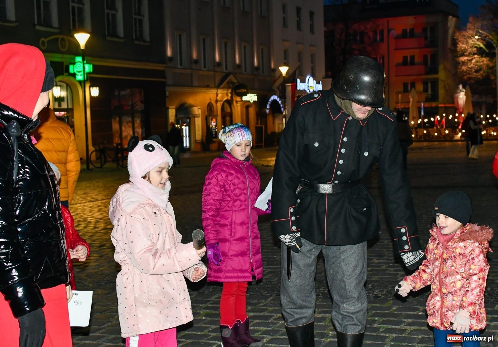 Zdjęcie w galerii na portalu naszraciborz.pl: Piknik Niepodległa na raciborskim rynku zgromadził tłumy mieszkańców wiadomości z regionu