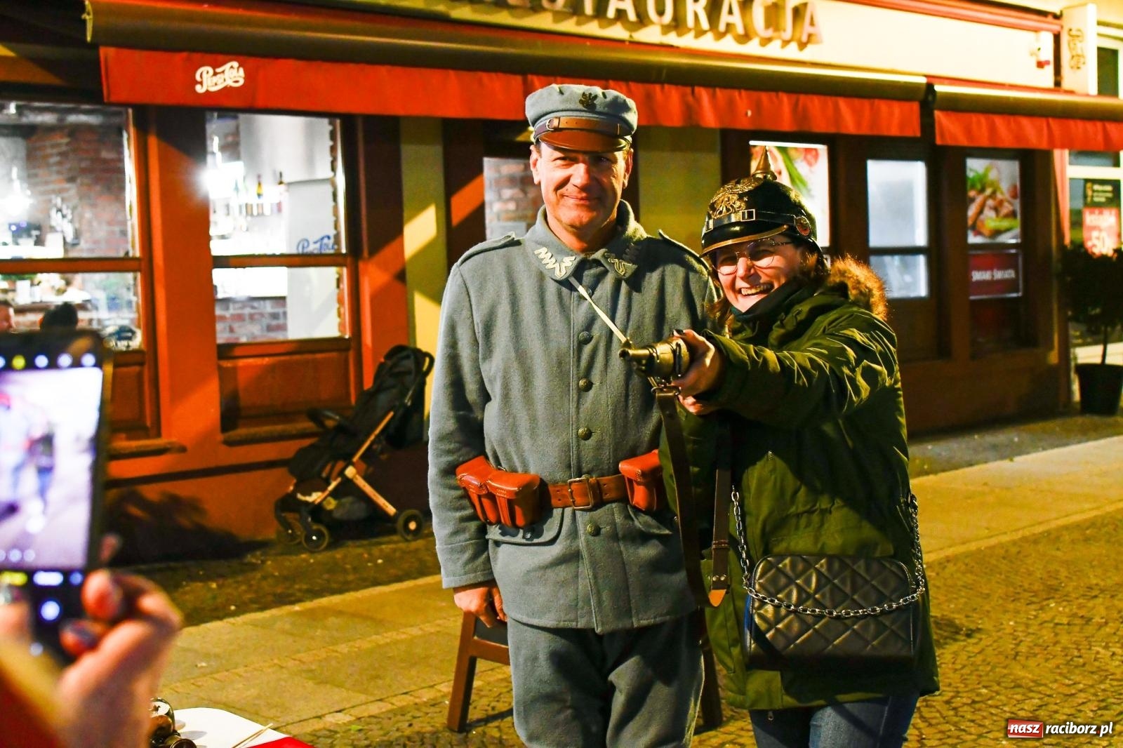 Zdjęcie w galerii na portalu naszraciborz.pl: Piknik Niepodległa na raciborskim rynku zgromadził tłumy mieszkańców wiadomości z regionu