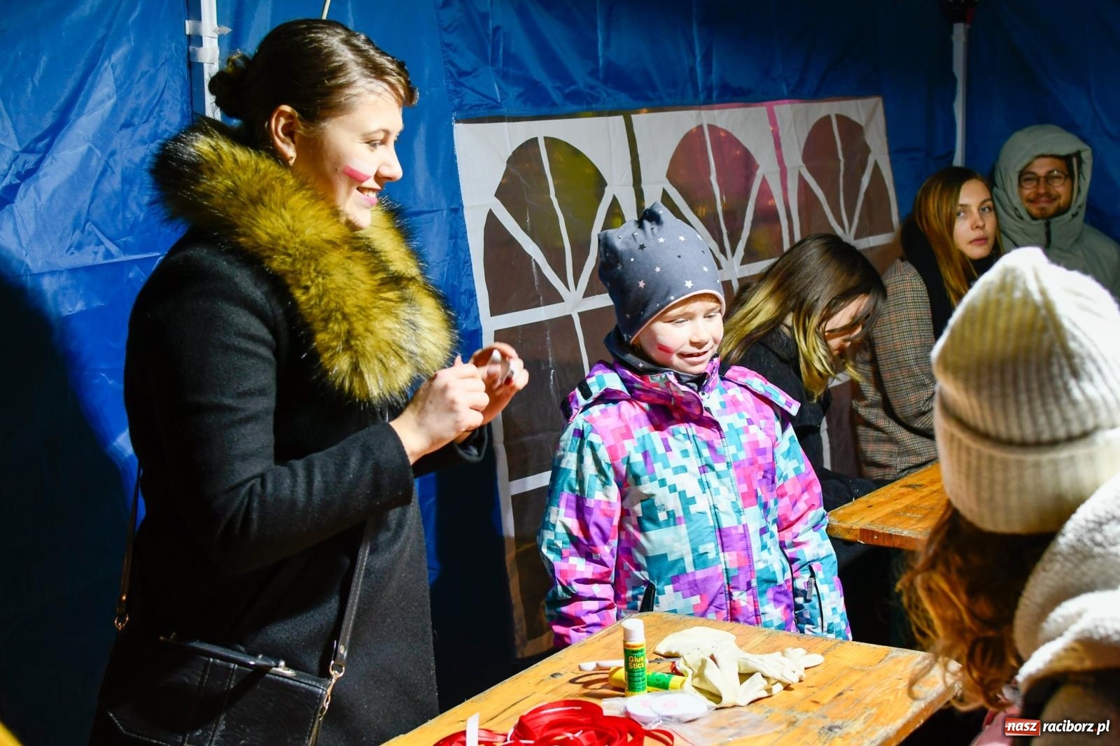 Zdjęcie w galerii na portalu naszraciborz.pl: Piknik Niepodległa na raciborskim rynku zgromadził tłumy mieszkańców wiadomości z regionu