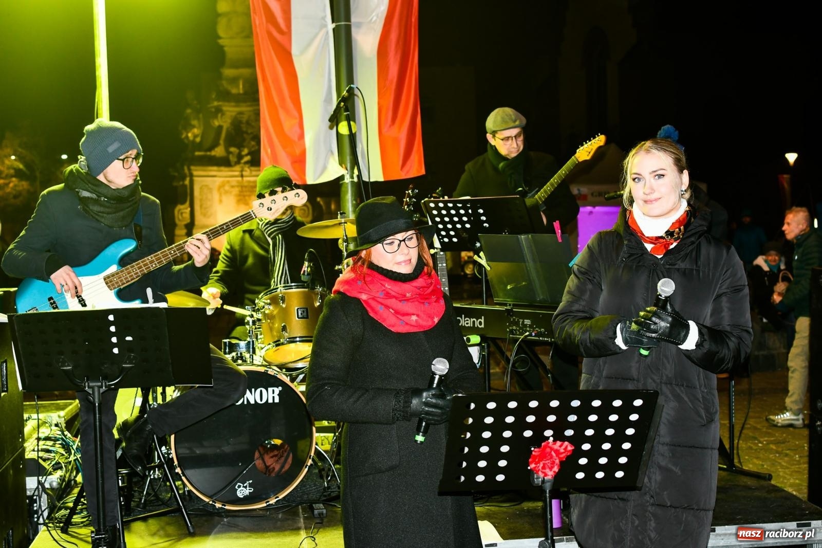 Zdjęcie w galerii na portalu naszraciborz.pl: Piknik Niepodległa na raciborskim rynku zgromadził tłumy mieszkańców wiadomości z regionu