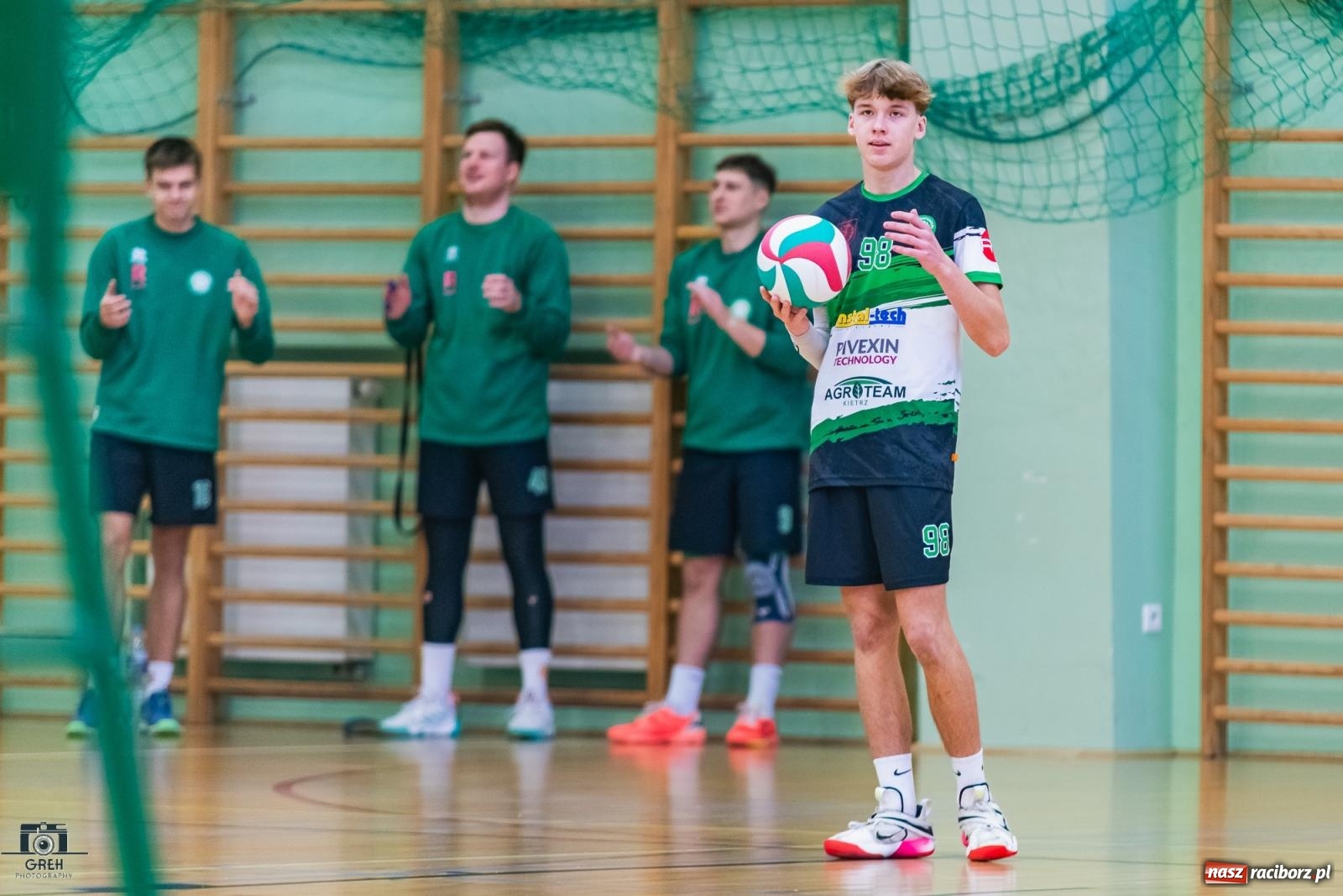 Zdjęcie w galerii na portalu naszraciborz.pl: Pewna wygrana KS Racibórz dała fotel lidera [FOTO i WIDEO] wiadomości z regionu