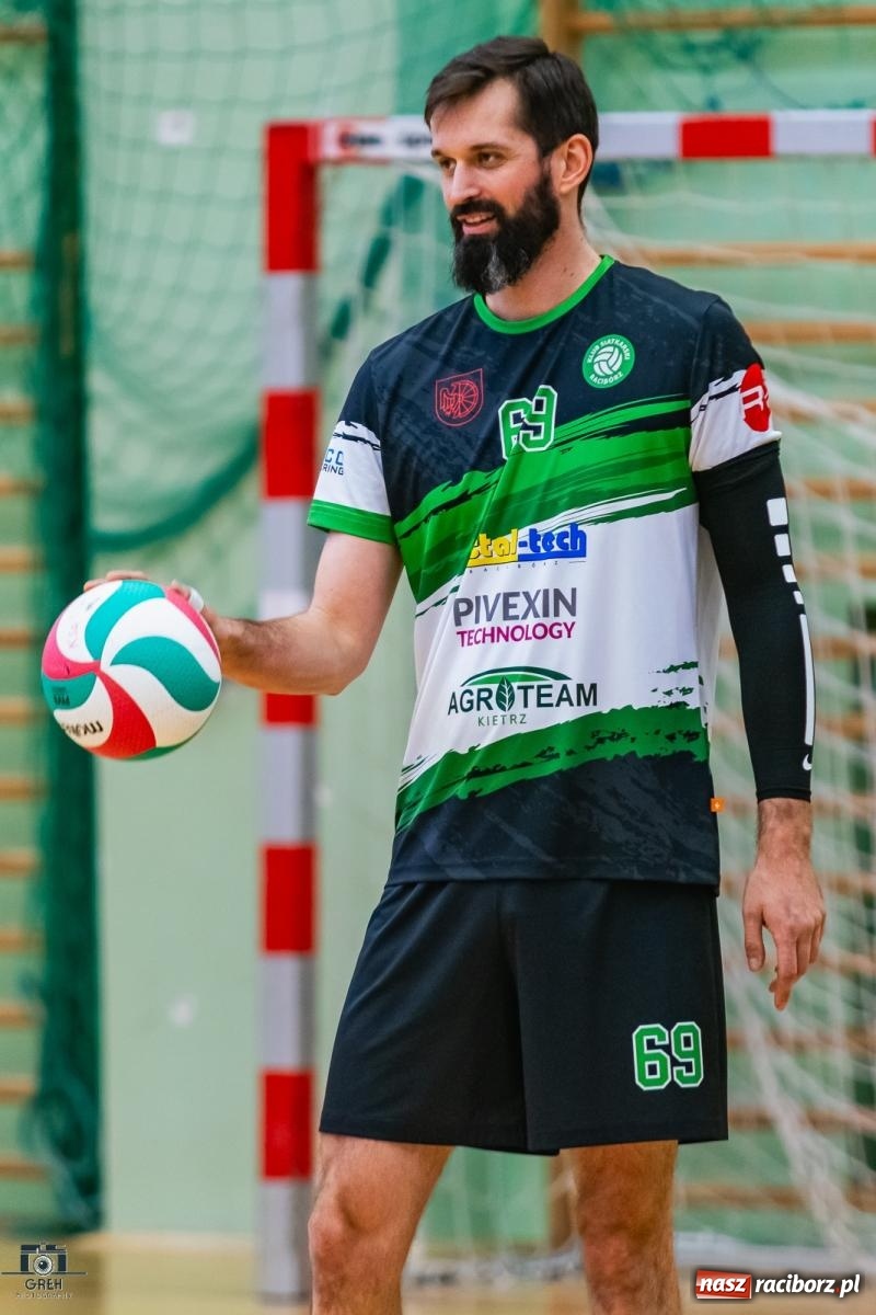 Zdjęcie w galerii na portalu naszraciborz.pl: Pewna wygrana KS Racibórz dała fotel lidera [FOTO i WIDEO] wiadomości z regionu