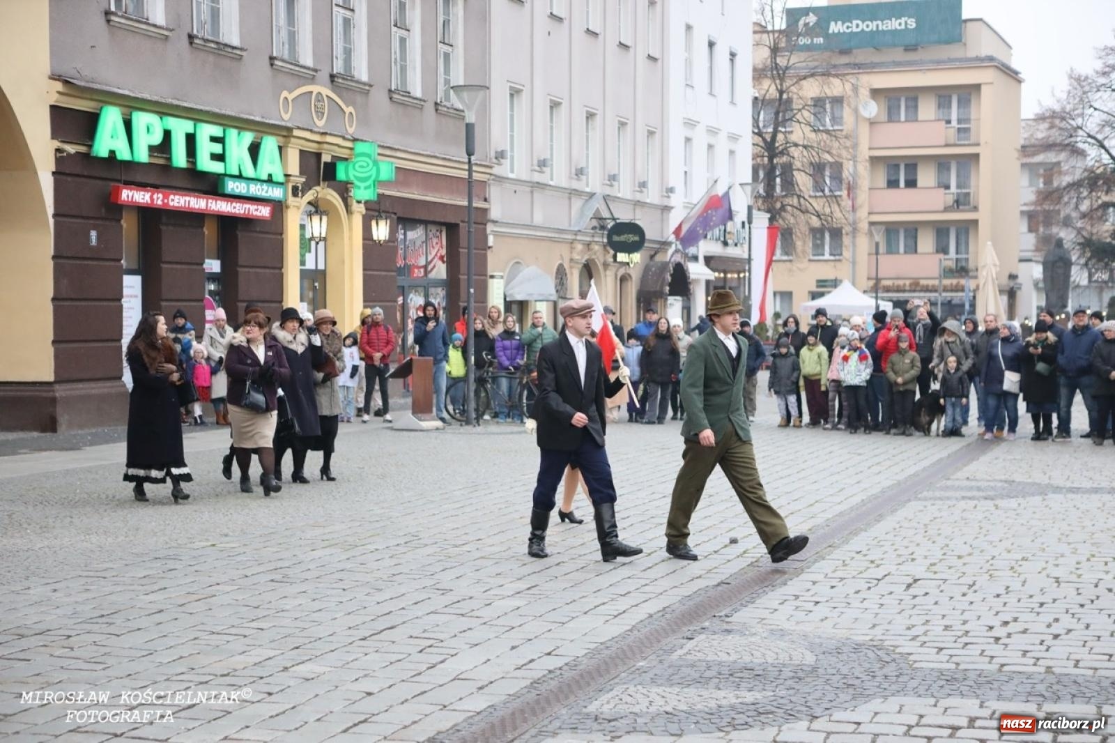 Zdjęcie w galerii na portalu naszraciborz.pl: Historyczne widowisko na raciborskim rynku – Polacy przejmują pruski posterunek [FOTO i WIDEO] wiadomości z regionu