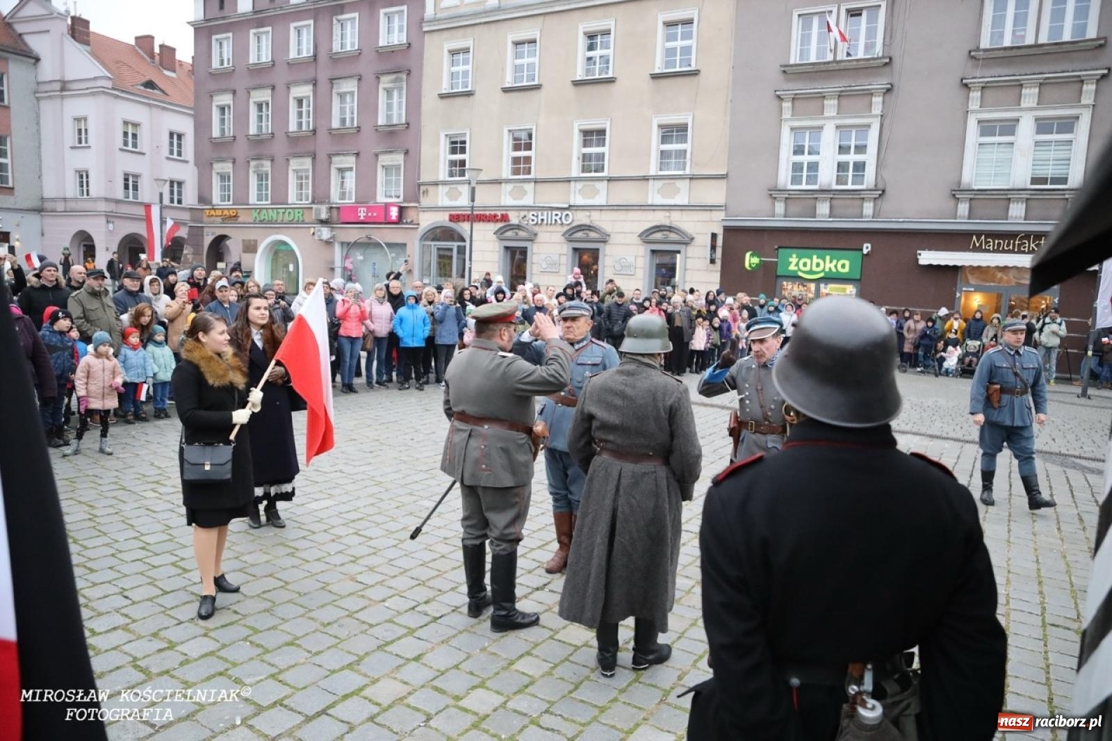 Zdjęcie w galerii na portalu naszraciborz.pl: Historyczne widowisko na raciborskim rynku – Polacy przejmują pruski posterunek [FOTO i WIDEO] wiadomości z regionu