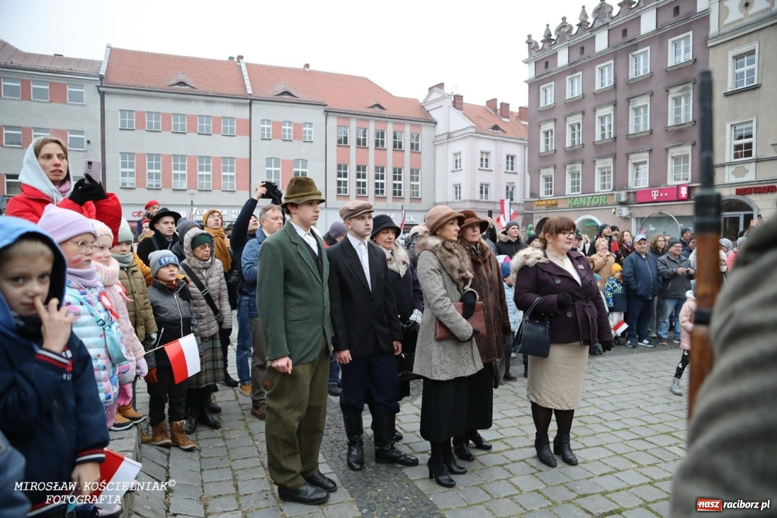 Zdjęcie w galerii na portalu naszraciborz.pl: Historyczne widowisko na raciborskim rynku – Polacy przejmują pruski posterunek [FOTO i WIDEO] wiadomości z regionu