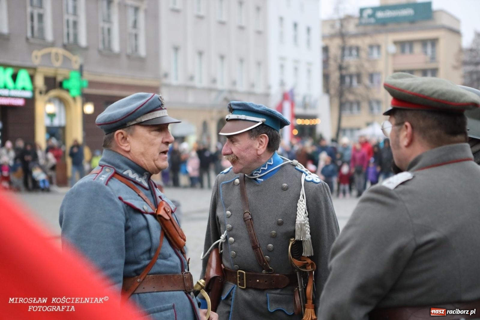 Zdjęcie w galerii na portalu naszraciborz.pl: Historyczne widowisko na raciborskim rynku – Polacy przejmują pruski posterunek [FOTO i WIDEO] wiadomości z regionu