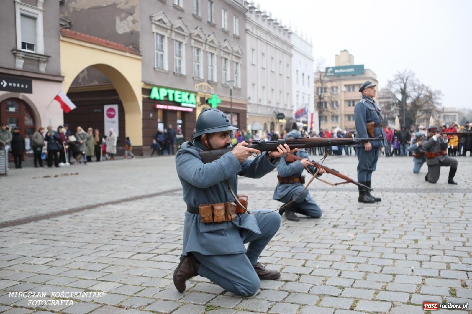 Zdjęcie w galerii na portalu naszraciborz.pl: Historyczne widowisko na raciborskim rynku – Polacy przejmują pruski posterunek [FOTO i WIDEO] wiadomości z regionu