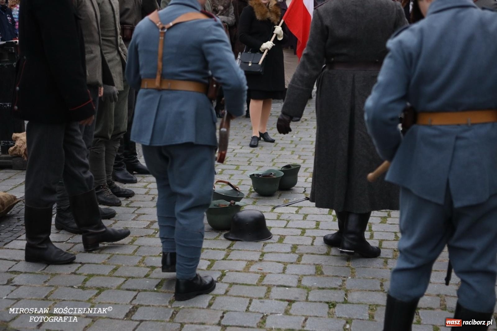 Zdjęcie w galerii na portalu naszraciborz.pl: Historyczne widowisko na raciborskim rynku – Polacy przejmują pruski posterunek [FOTO i WIDEO] wiadomości z regionu