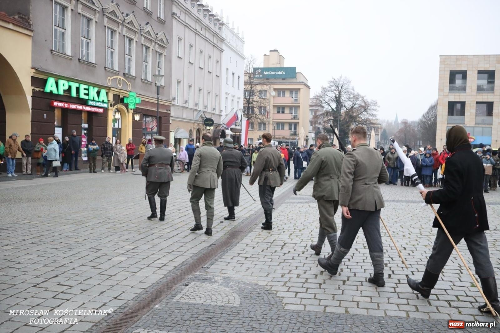 Zdjęcie w galerii na portalu naszraciborz.pl: Historyczne widowisko na raciborskim rynku – Polacy przejmują pruski posterunek [FOTO i WIDEO] wiadomości z regionu