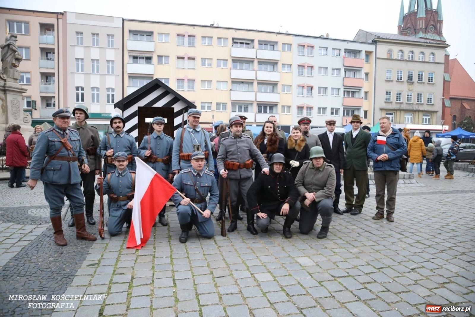 Zdjęcie w galerii na portalu naszraciborz.pl: Historyczne widowisko na raciborskim rynku – Polacy przejmują pruski posterunek [FOTO i WIDEO] wiadomości z regionu