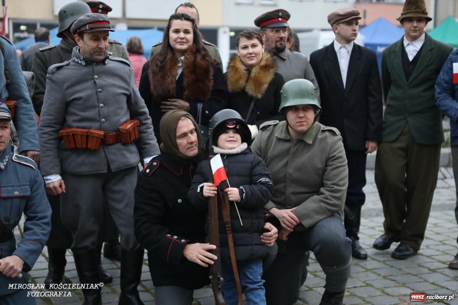 Zdjęcie w galerii na portalu naszraciborz.pl: Historyczne widowisko na raciborskim rynku – Polacy przejmują pruski posterunek [FOTO i WIDEO] wiadomości z regionu