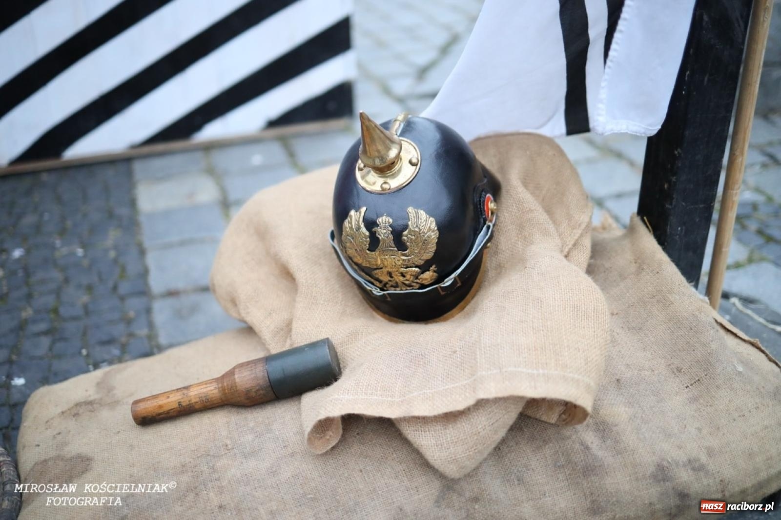 Zdjęcie w galerii na portalu naszraciborz.pl: Historyczne widowisko na raciborskim rynku – Polacy przejmują pruski posterunek [FOTO i WIDEO] wiadomości z regionu