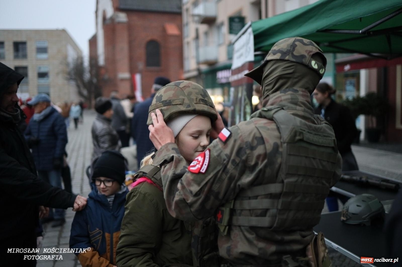 Zdjęcie w galerii na portalu naszraciborz.pl: Historyczne widowisko na raciborskim rynku – Polacy przejmują pruski posterunek [FOTO i WIDEO] wiadomości z regionu