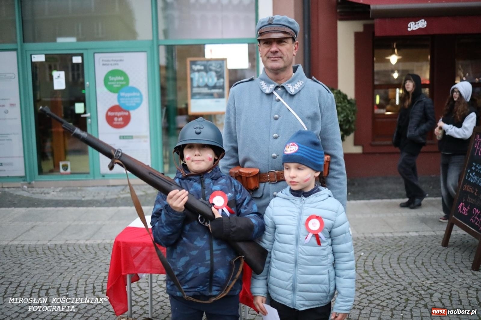 Zdjęcie w galerii na portalu naszraciborz.pl: Historyczne widowisko na raciborskim rynku – Polacy przejmują pruski posterunek [FOTO i WIDEO] wiadomości z regionu