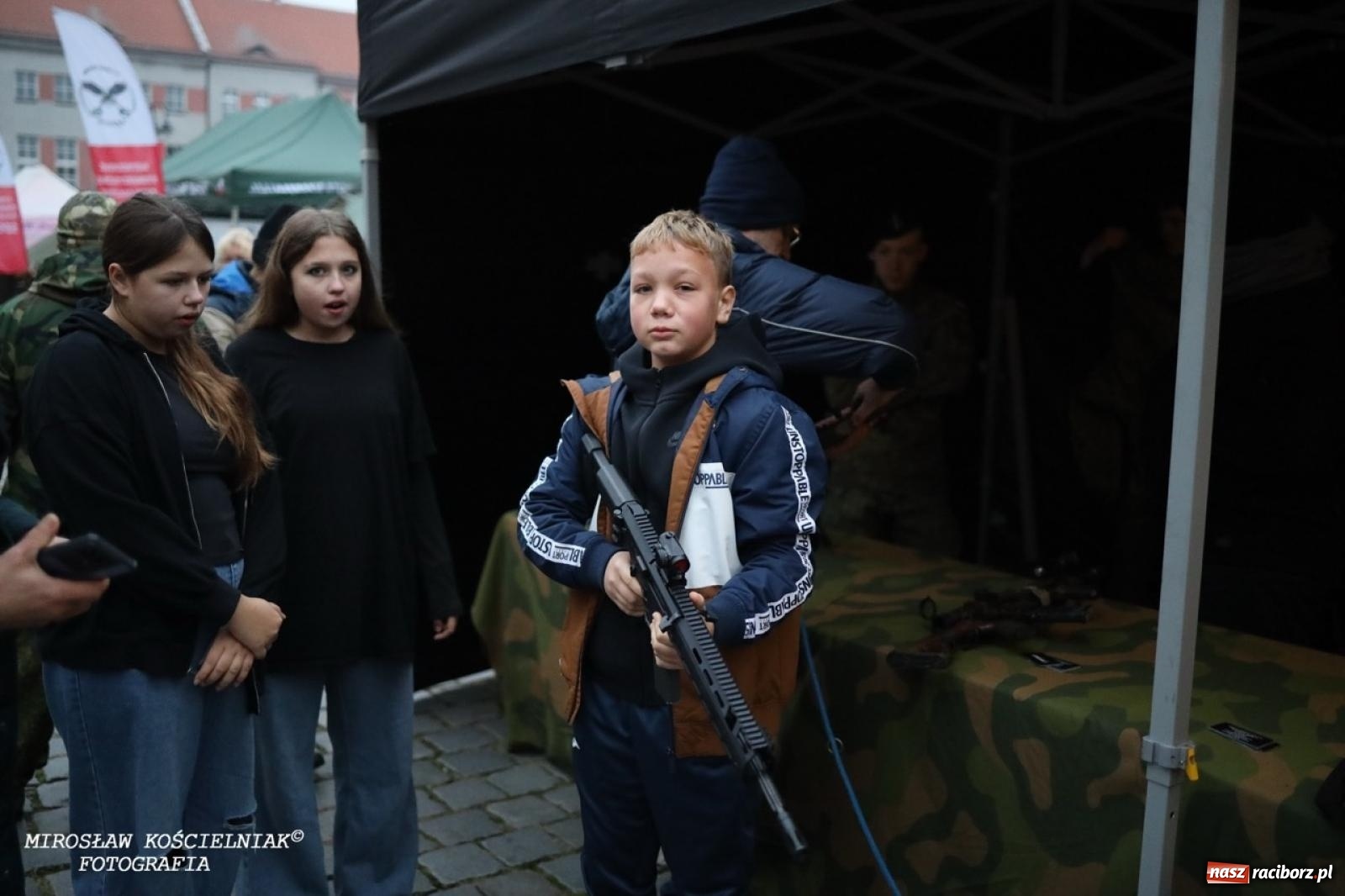 Zdjęcie w galerii na portalu naszraciborz.pl: Historyczne widowisko na raciborskim rynku – Polacy przejmują pruski posterunek [FOTO i WIDEO] wiadomości z regionu