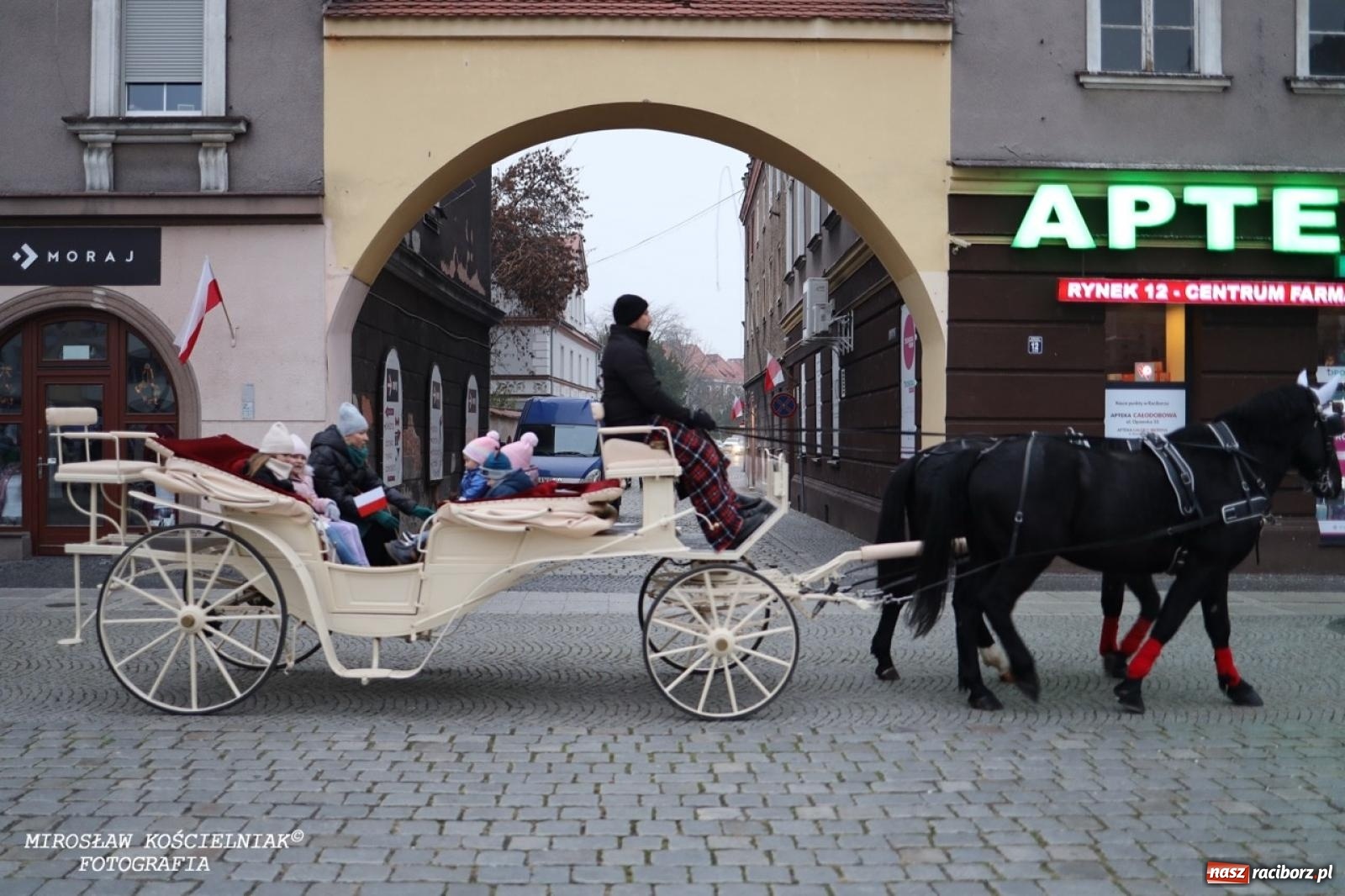 Zdjęcie w galerii na portalu naszraciborz.pl: Historyczne widowisko na raciborskim rynku – Polacy przejmują pruski posterunek [FOTO i WIDEO] wiadomości z regionu