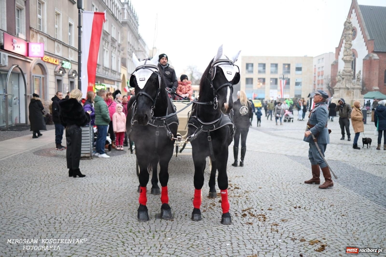 Zdjęcie w galerii na portalu naszraciborz.pl: Historyczne widowisko na raciborskim rynku – Polacy przejmują pruski posterunek [FOTO i WIDEO] wiadomości z regionu