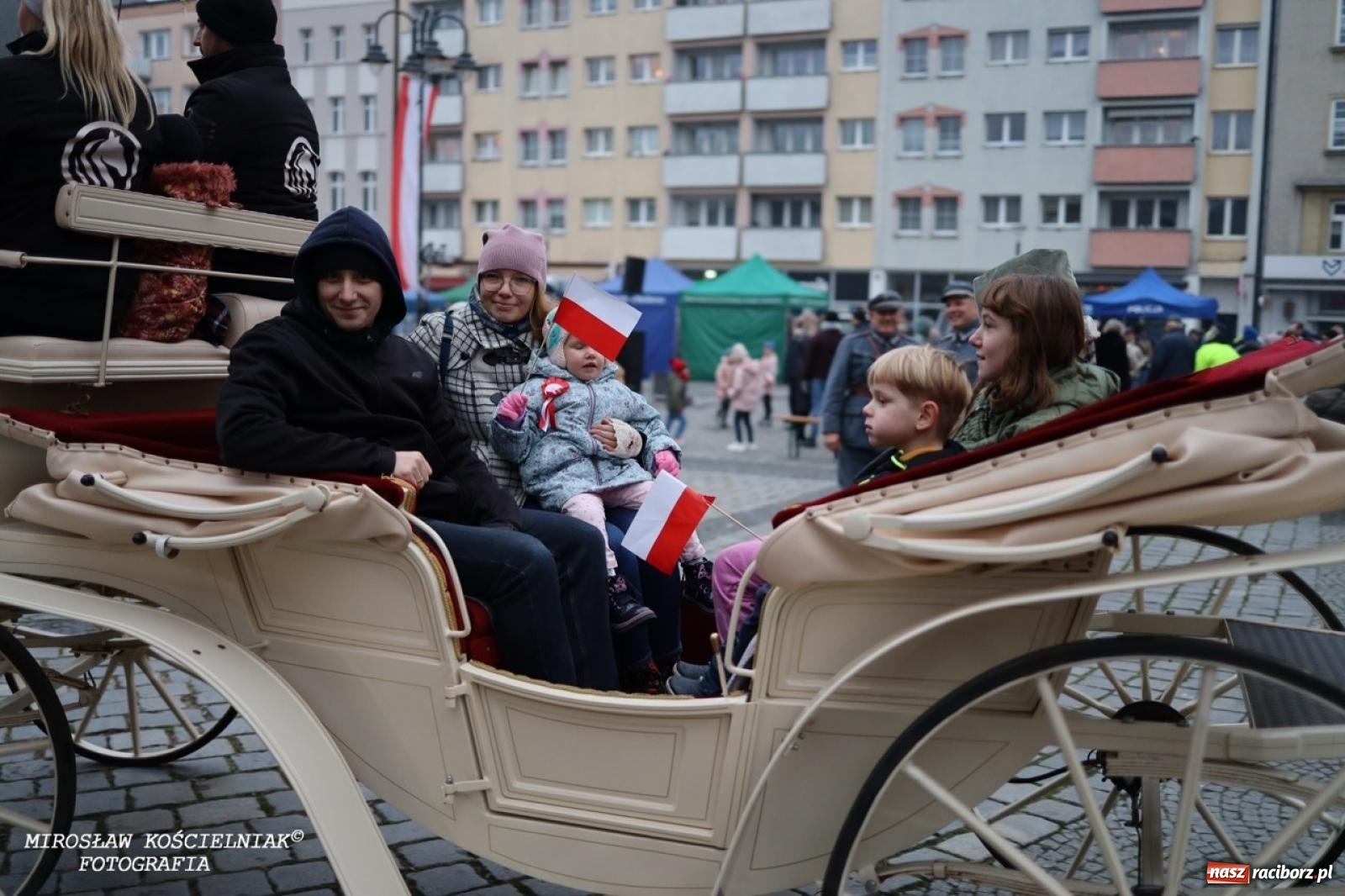 Zdjęcie w galerii na portalu naszraciborz.pl: Historyczne widowisko na raciborskim rynku – Polacy przejmują pruski posterunek [FOTO i WIDEO] wiadomości z regionu