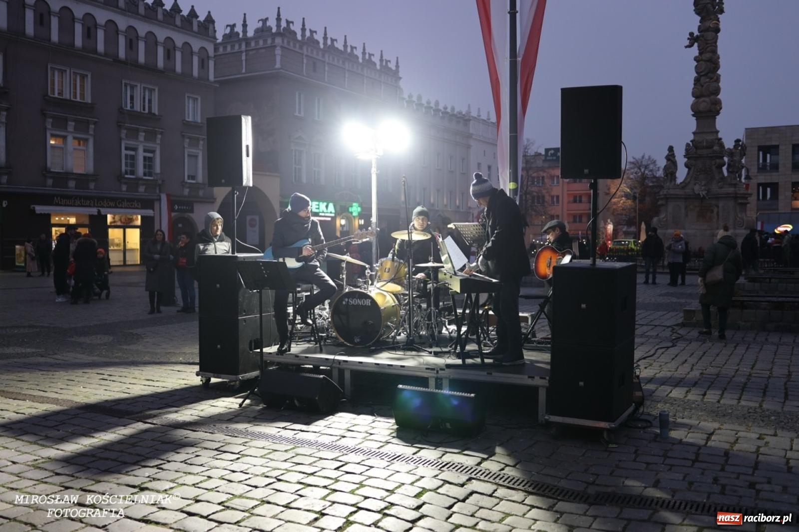 Zdjęcie w galerii na portalu naszraciborz.pl: Historyczne widowisko na raciborskim rynku – Polacy przejmują pruski posterunek [FOTO i WIDEO] wiadomości z regionu
