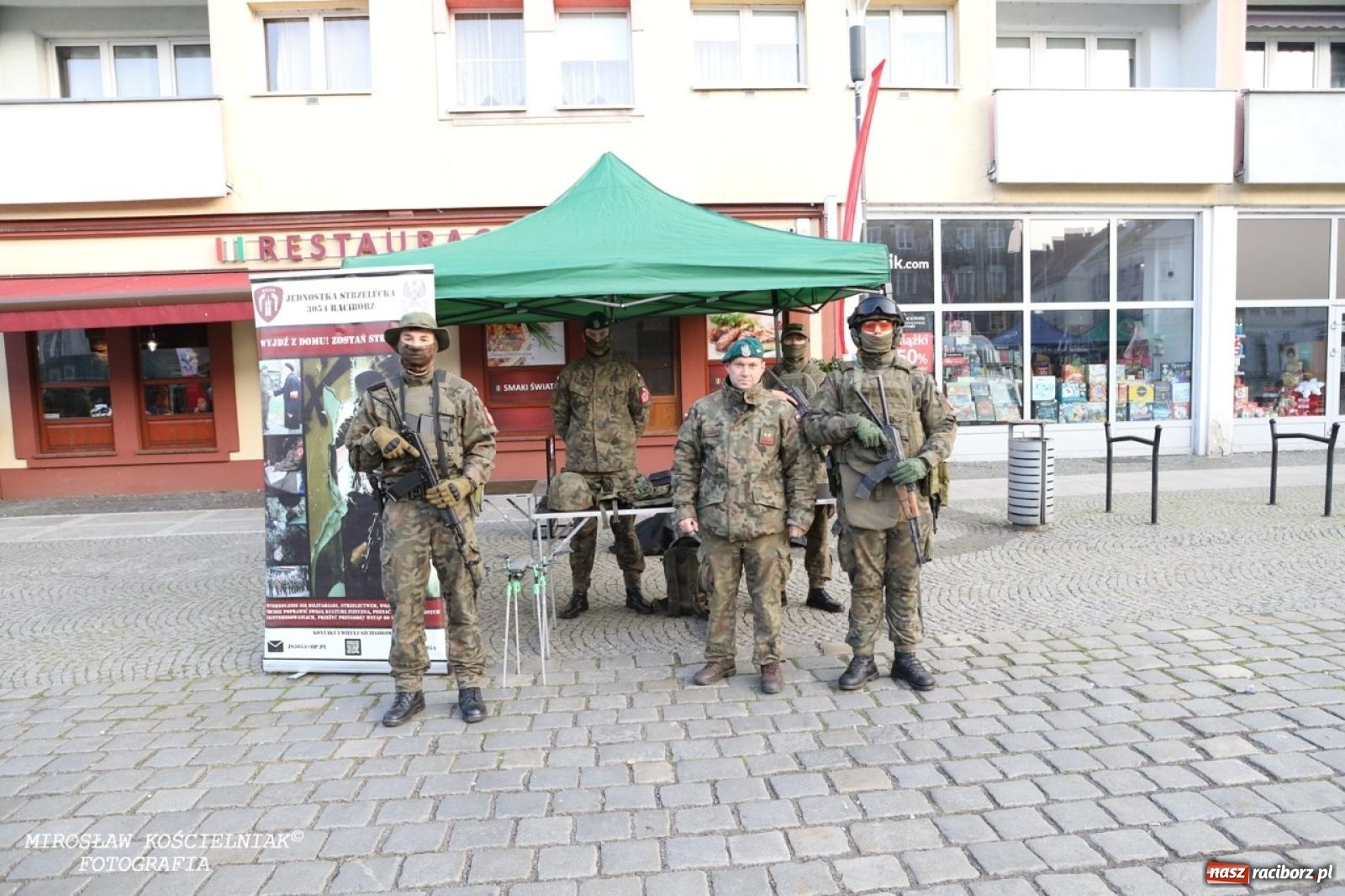 Zdjęcie w galerii na portalu naszraciborz.pl: Historyczne widowisko na raciborskim rynku – Polacy przejmują pruski posterunek [FOTO i WIDEO] wiadomości z regionu