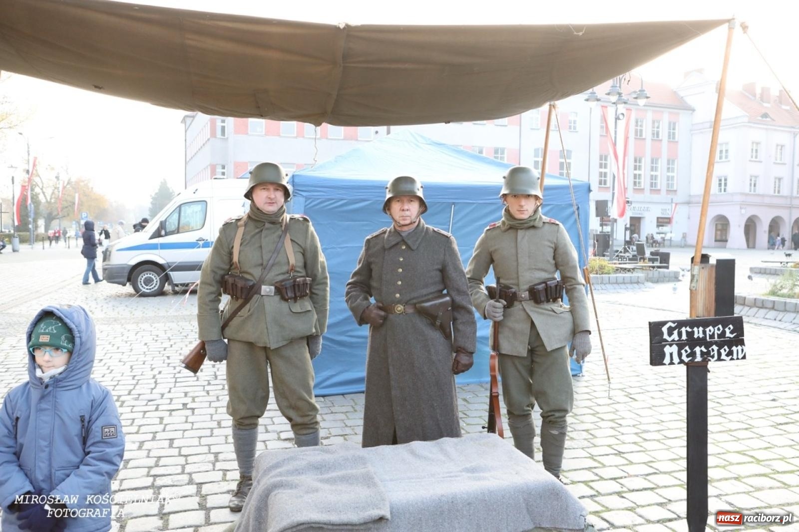 Zdjęcie w galerii na portalu naszraciborz.pl: Historyczne widowisko na raciborskim rynku – Polacy przejmują pruski posterunek [FOTO i WIDEO] wiadomości z regionu