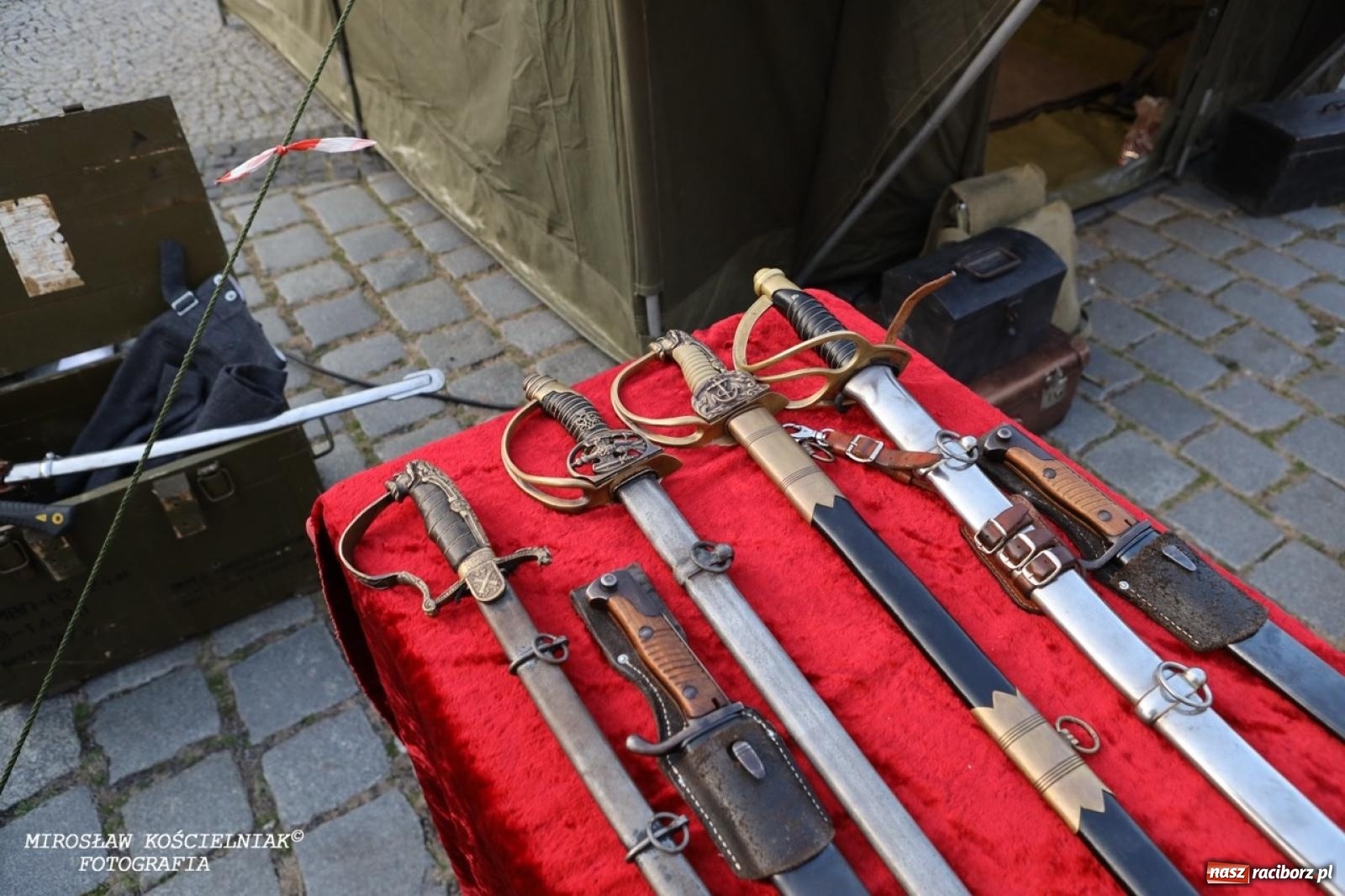 Zdjęcie w galerii na portalu naszraciborz.pl: Historyczne widowisko na raciborskim rynku – Polacy przejmują pruski posterunek [FOTO i WIDEO] wiadomości z regionu