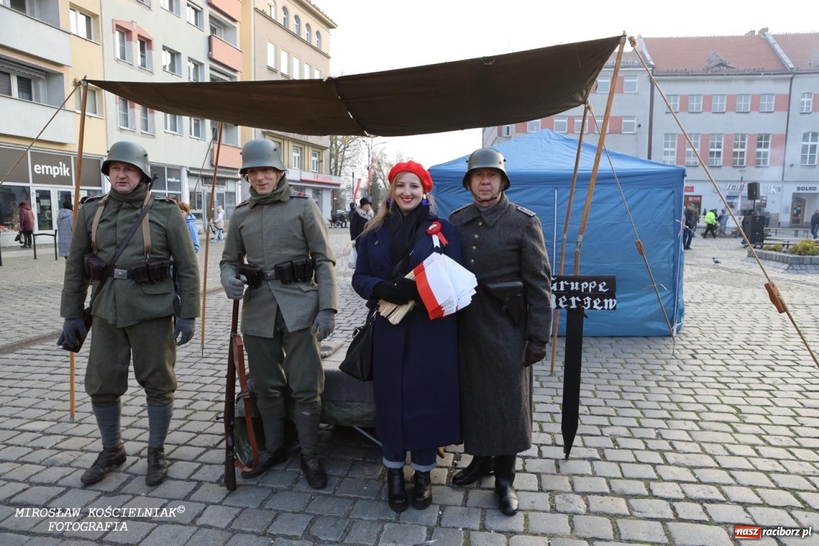 Zdjęcie w galerii na portalu naszraciborz.pl: Historyczne widowisko na raciborskim rynku – Polacy przejmują pruski posterunek [FOTO i WIDEO] wiadomości z regionu