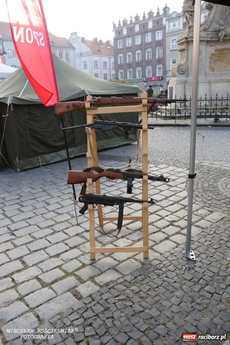Zdjęcie w galerii na portalu naszraciborz.pl: Historyczne widowisko na raciborskim rynku – Polacy przejmują pruski posterunek [FOTO i WIDEO] wiadomości z regionu