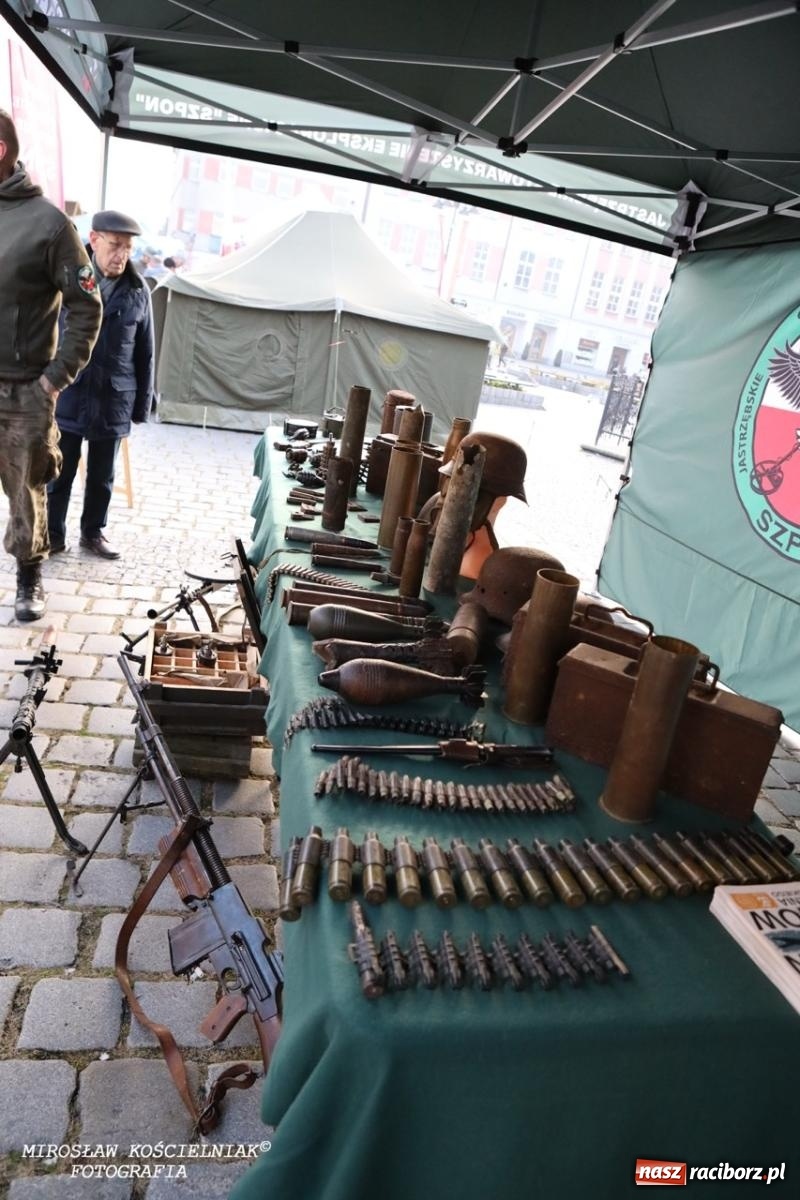 Zdjęcie w galerii na portalu naszraciborz.pl: Historyczne widowisko na raciborskim rynku – Polacy przejmują pruski posterunek [FOTO i WIDEO] wiadomości z regionu