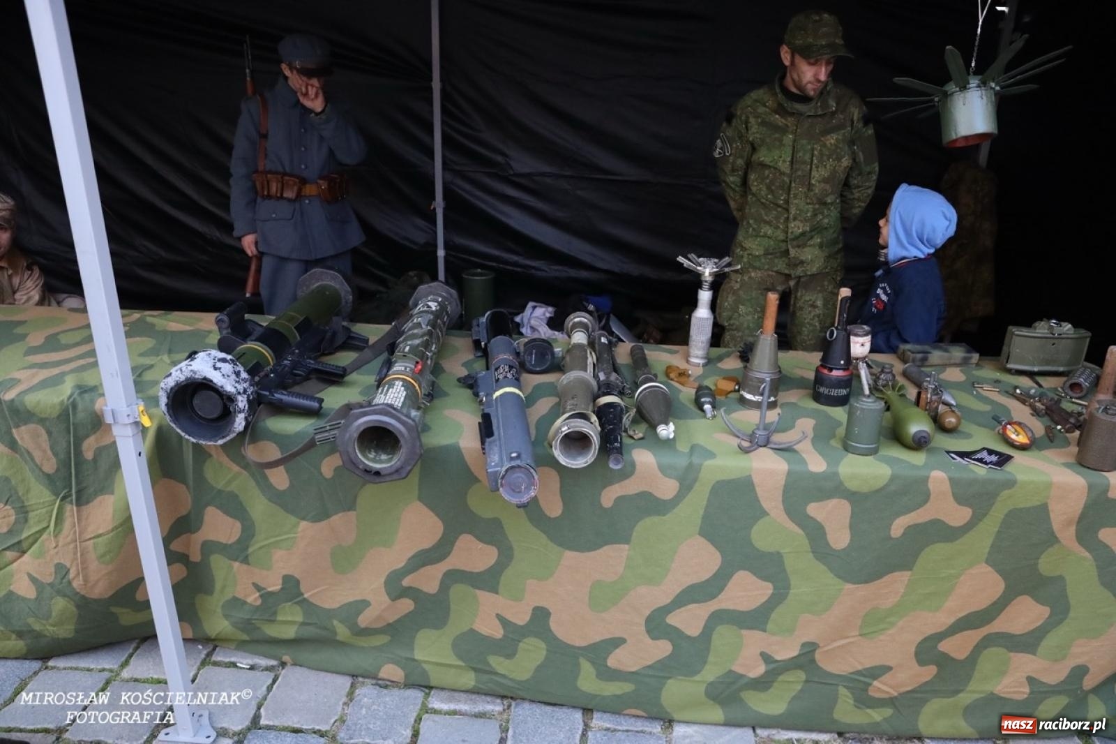 Zdjęcie w galerii na portalu naszraciborz.pl: Historyczne widowisko na raciborskim rynku – Polacy przejmują pruski posterunek [FOTO i WIDEO] wiadomości z regionu