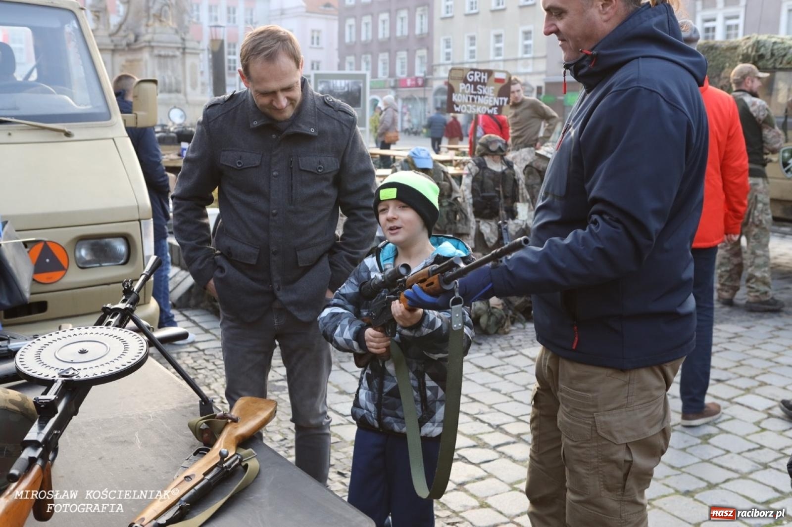 Zdjęcie w galerii na portalu naszraciborz.pl: Historyczne widowisko na raciborskim rynku – Polacy przejmują pruski posterunek [FOTO i WIDEO] wiadomości z regionu