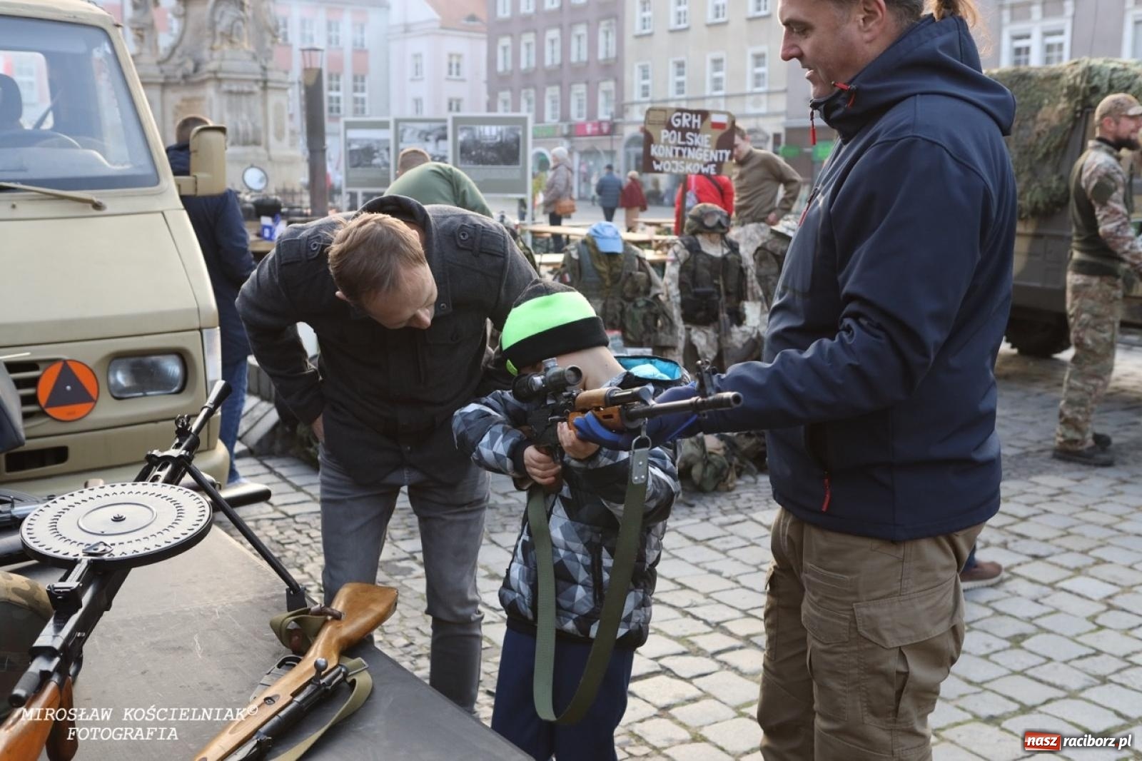 Zdjęcie w galerii na portalu naszraciborz.pl: Historyczne widowisko na raciborskim rynku – Polacy przejmują pruski posterunek [FOTO i WIDEO] wiadomości z regionu