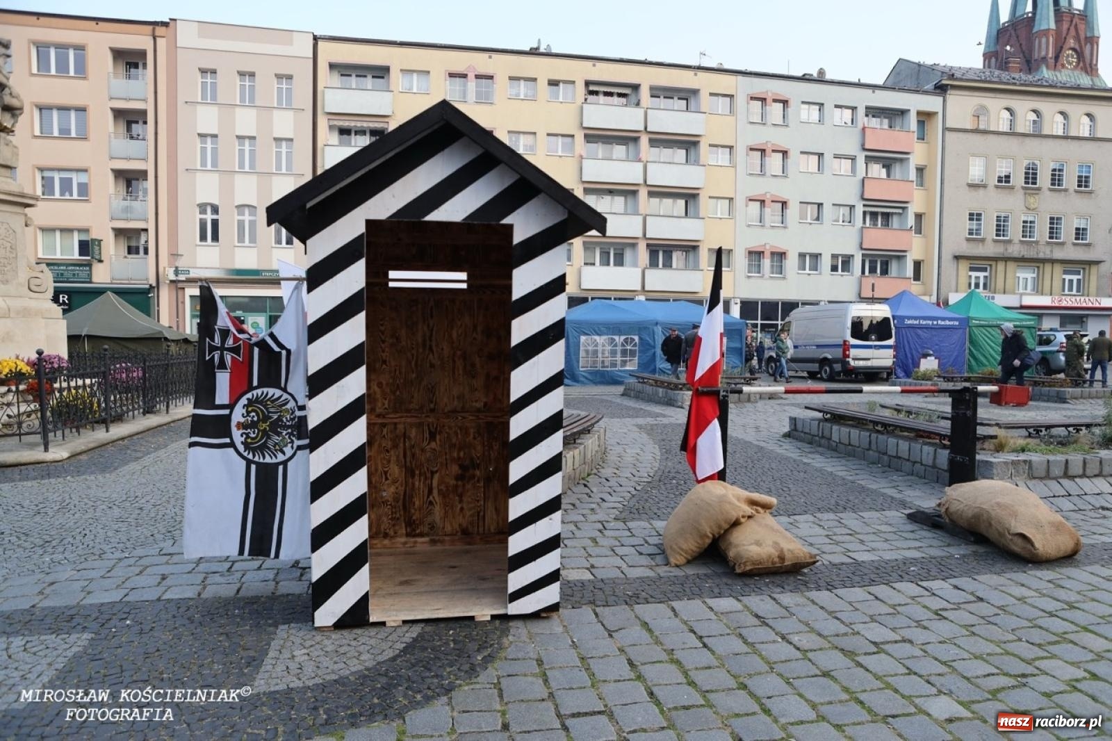 Zdjęcie w galerii na portalu naszraciborz.pl: Historyczne widowisko na raciborskim rynku – Polacy przejmują pruski posterunek [FOTO i WIDEO] wiadomości z regionu