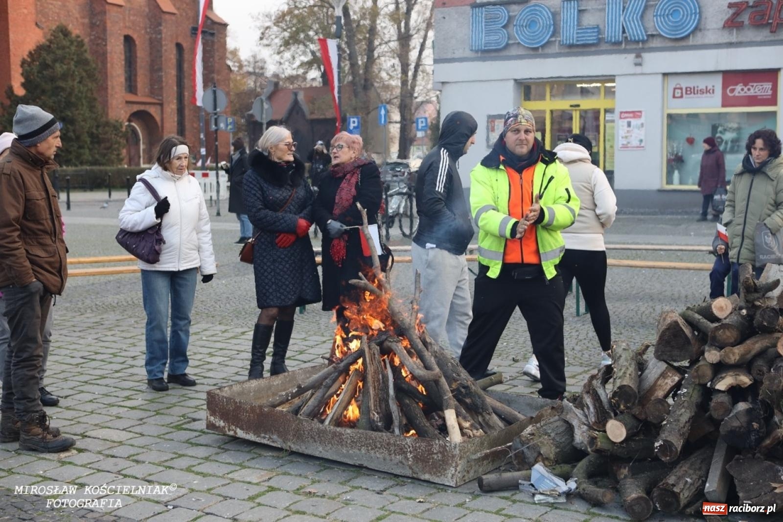 Zdjęcie w galerii na portalu naszraciborz.pl: Historyczne widowisko na raciborskim rynku – Polacy przejmują pruski posterunek [FOTO i WIDEO] wiadomości z regionu