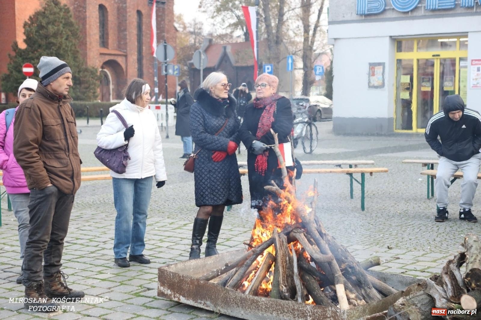 Zdjęcie w galerii na portalu naszraciborz.pl: Historyczne widowisko na raciborskim rynku – Polacy przejmują pruski posterunek [FOTO i WIDEO] wiadomości z regionu