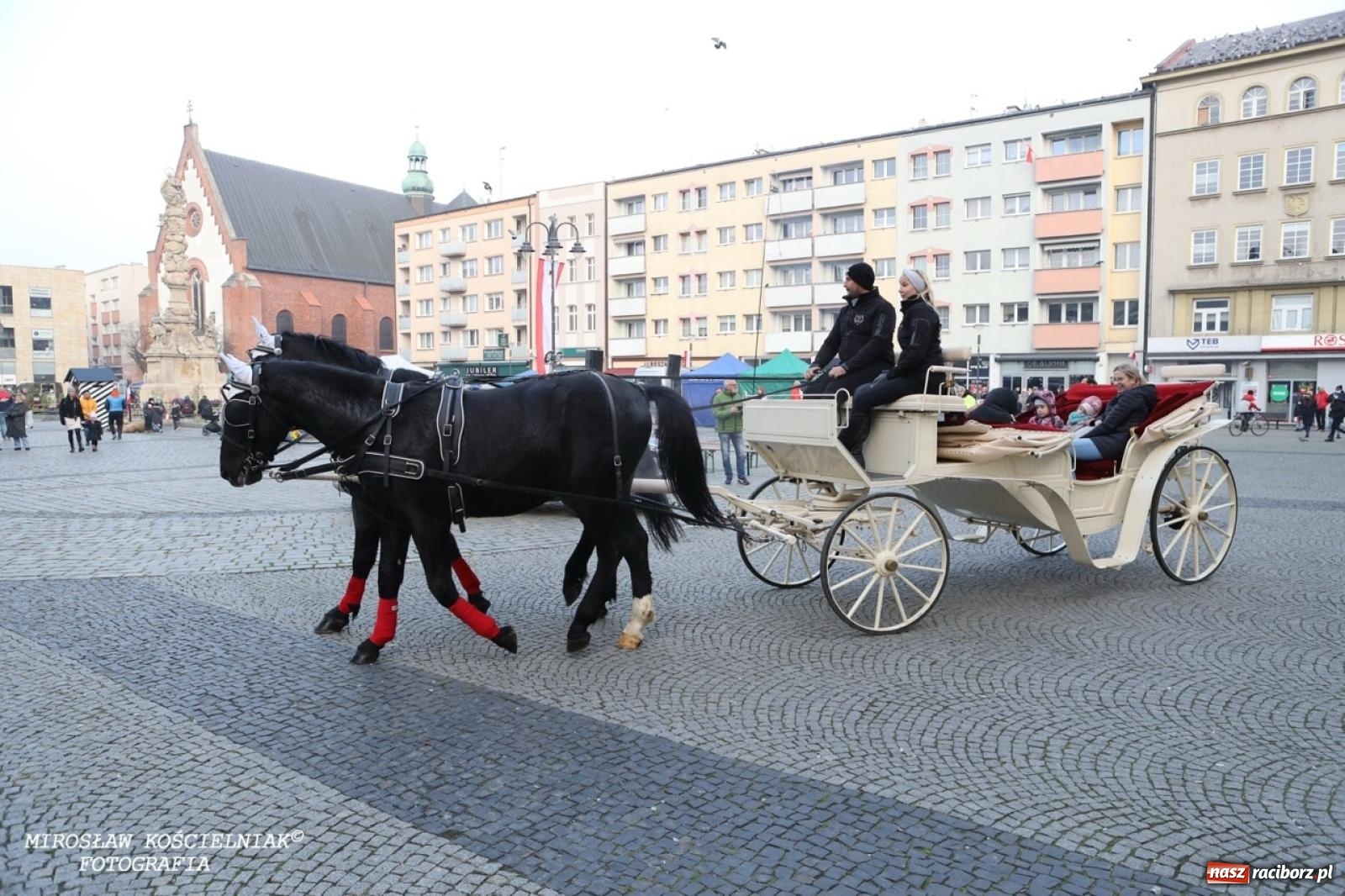 Zdjęcie w galerii na portalu naszraciborz.pl: Historyczne widowisko na raciborskim rynku – Polacy przejmują pruski posterunek [FOTO i WIDEO] wiadomości z regionu