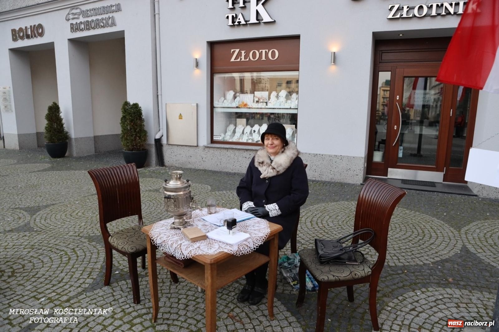 Zdjęcie w galerii na portalu naszraciborz.pl: Historyczne widowisko na raciborskim rynku – Polacy przejmują pruski posterunek [FOTO i WIDEO] wiadomości z regionu