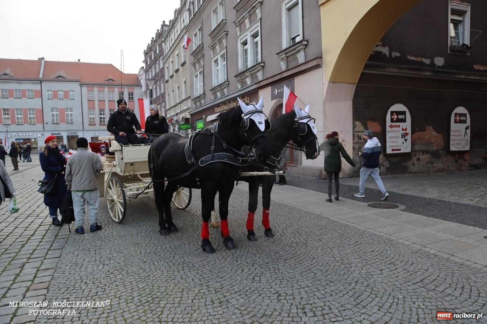 Zdjęcie w galerii na portalu naszraciborz.pl: Historyczne widowisko na raciborskim rynku – Polacy przejmują pruski posterunek [FOTO i WIDEO] wiadomości z regionu