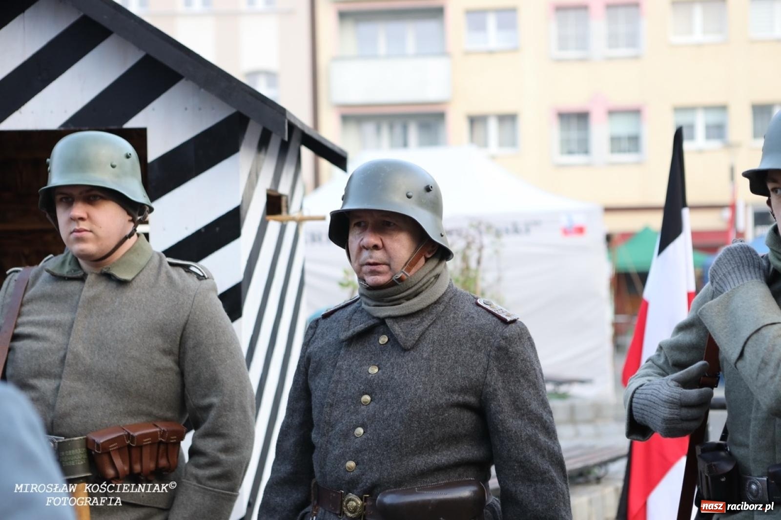 Zdjęcie w galerii na portalu naszraciborz.pl: Historyczne widowisko na raciborskim rynku – Polacy przejmują pruski posterunek [FOTO i WIDEO] wiadomości z regionu