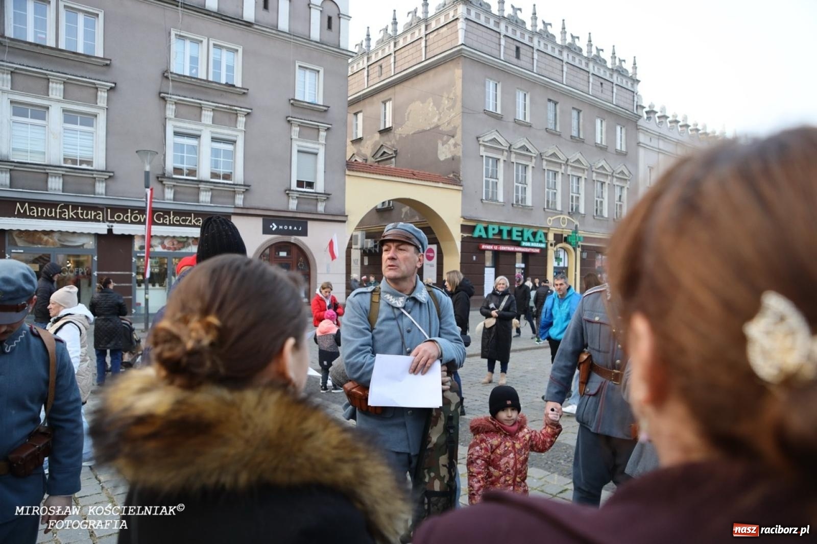 Zdjęcie w galerii na portalu naszraciborz.pl: Historyczne widowisko na raciborskim rynku – Polacy przejmują pruski posterunek [FOTO i WIDEO] wiadomości z regionu